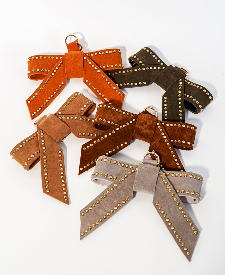 Wholesale - Explore our high-quality leather accessories, including wallets, cardholders, pouches, perfect for retail.