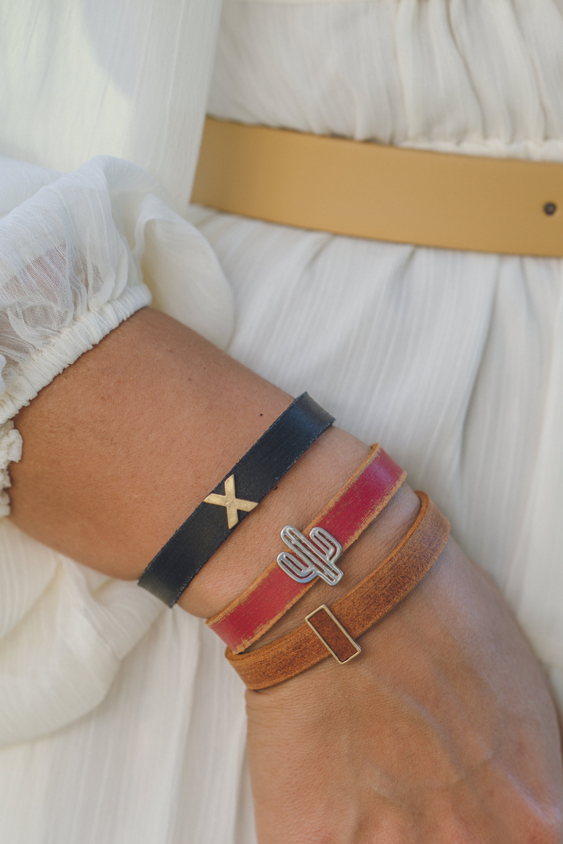 2085 - X Marks the Spot - Wholesale Bracelet - Most Wanted USA