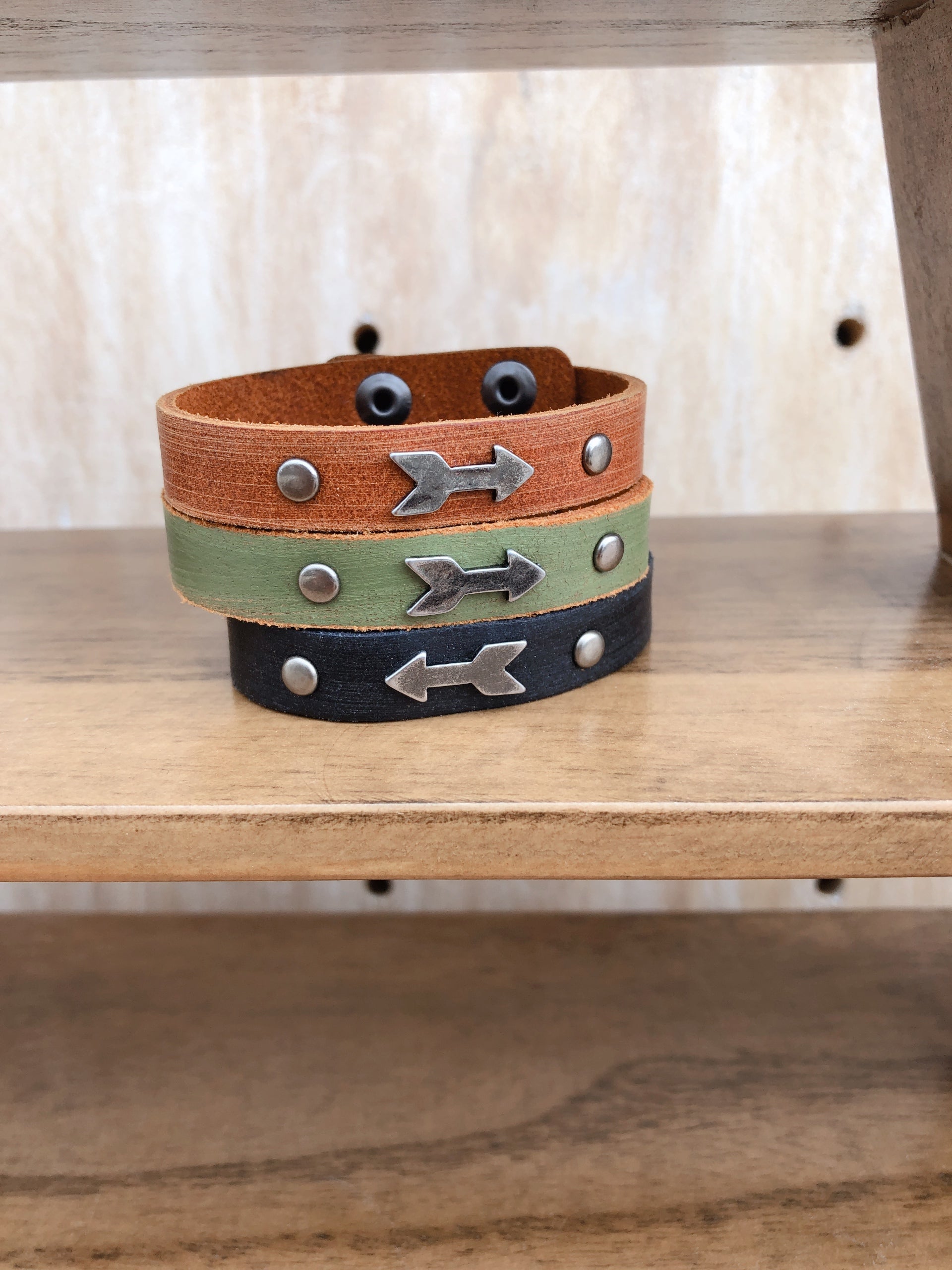2090 - The Mini Arrow - Wholesale Bracelet - Most Wanted USA