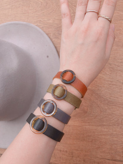 2157 - Circle Resin Ornament Bracelet with Snap Closure - Wholesale Bracelet - Most Wanted USA